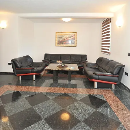 Pool House Maslina شقة موستار