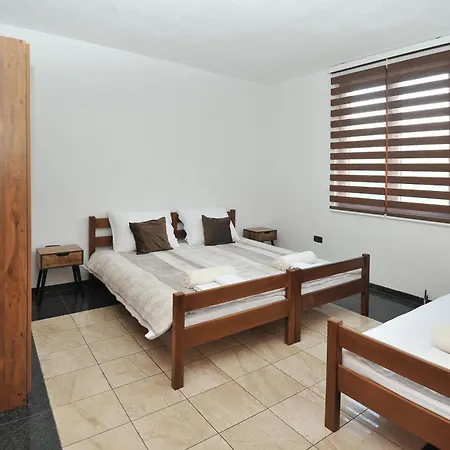 Pool House Maslina موستار