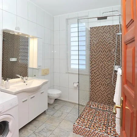 Appartement Pool House Maslina