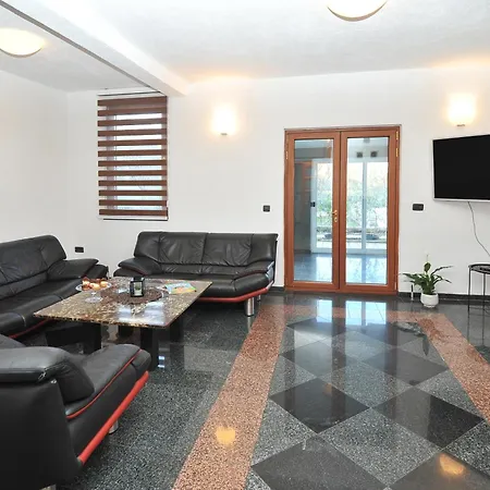 Pool House Maslina *