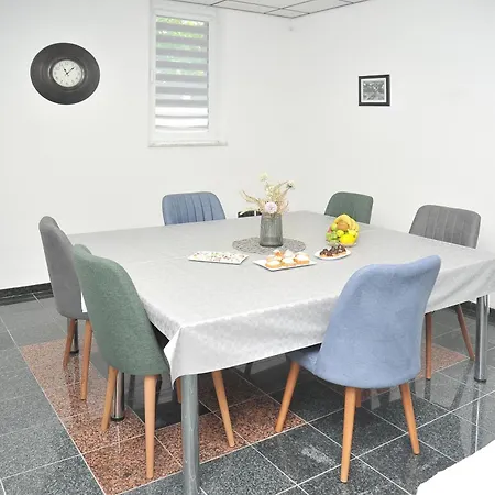 Pool House Maslina * Mostar