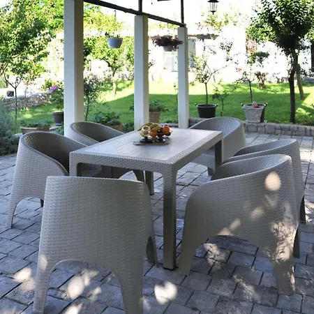 Apartment Pool House Maslina *