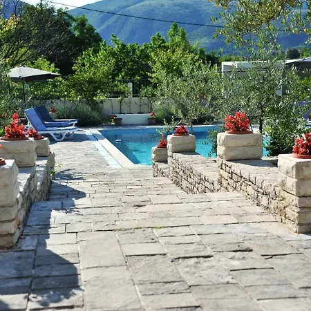 Apartment Pool House Maslina