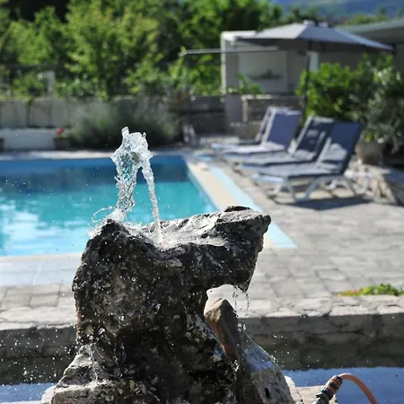 Appartement Pool House Maslina