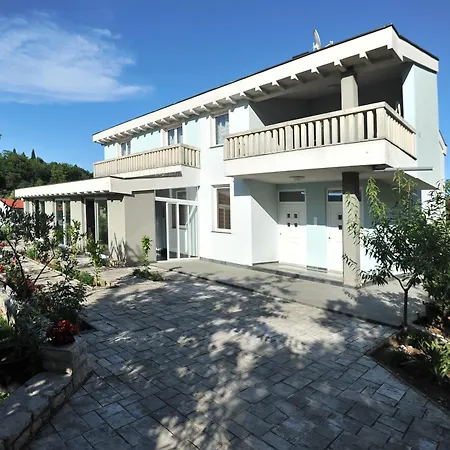 Pool House Maslina *