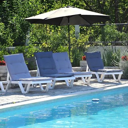Pool House Maslina Apartmán