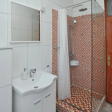 Pool House Maslina Apartment *