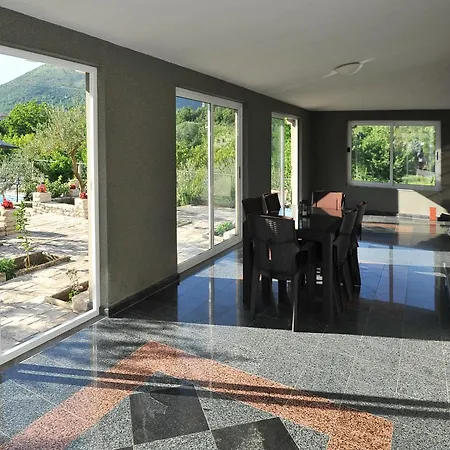 Pool House Maslina موستار