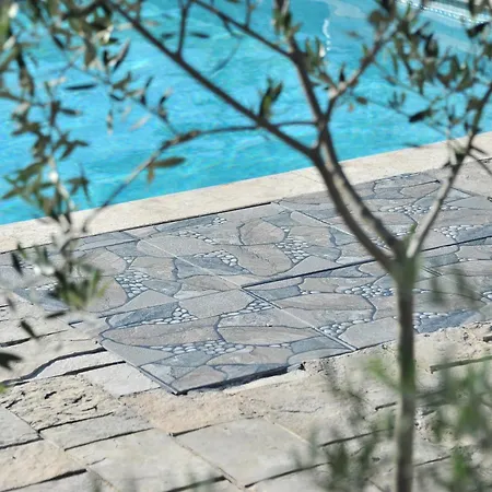 Pool House Maslina * موستار