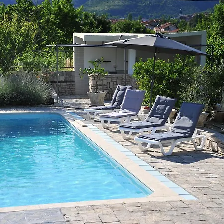 Pool House Maslina *