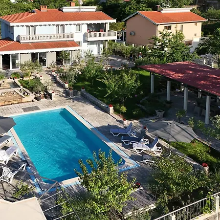 Pool House Maslina *