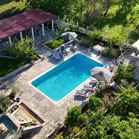 Pool House Maslina Apartment *