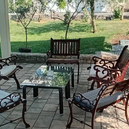 Pool House Maslina شقة