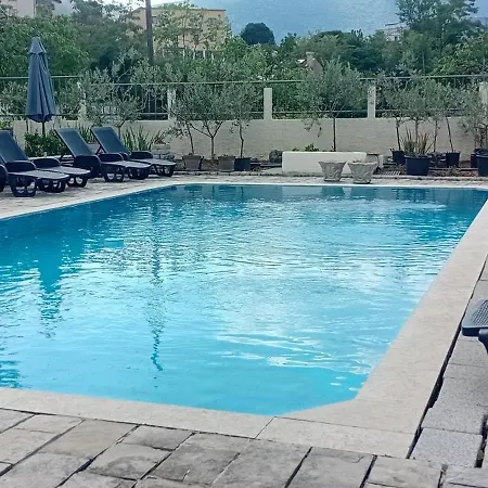 Apartman Pool House Maslina *