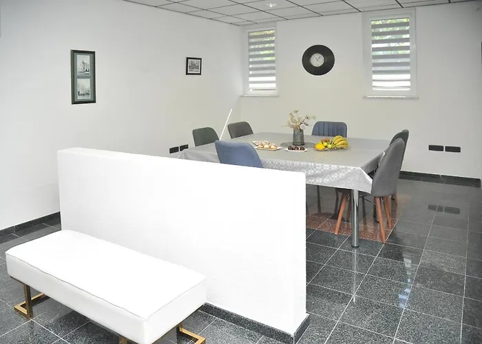 Pool House Maslina Apartment *