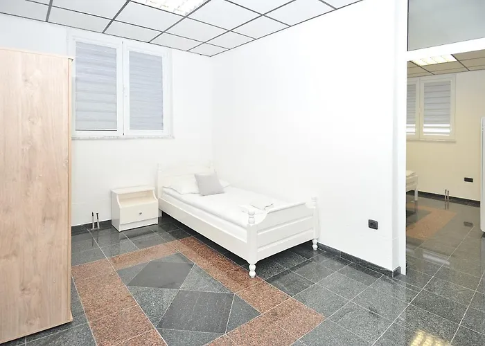 Pool House Maslina Apartment