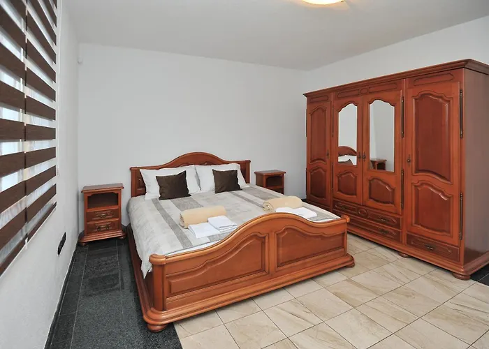 Pool House Maslina *