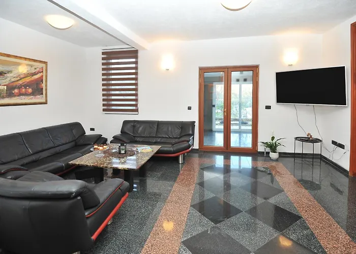 Pool House Maslina *