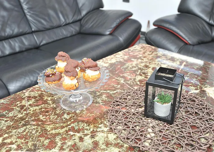 Apartment Pool House Maslina