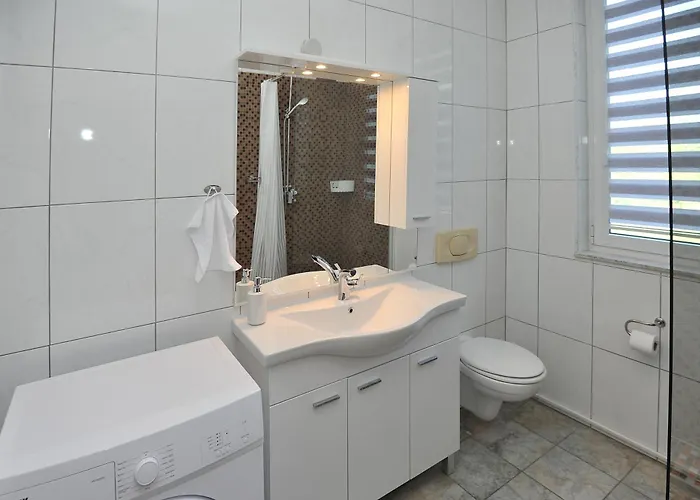 Apartment Pool House Maslina *