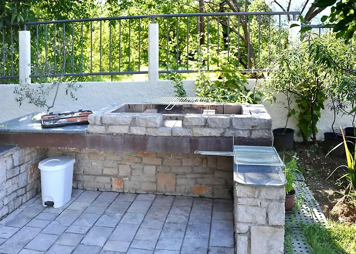 Pool House Maslina *