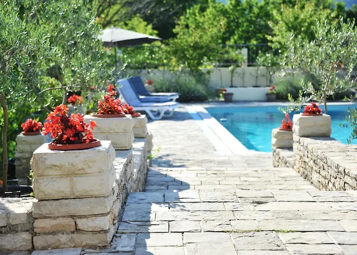 Pool House Maslina Apartment