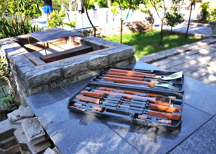 Pool House Maslina Apartment *