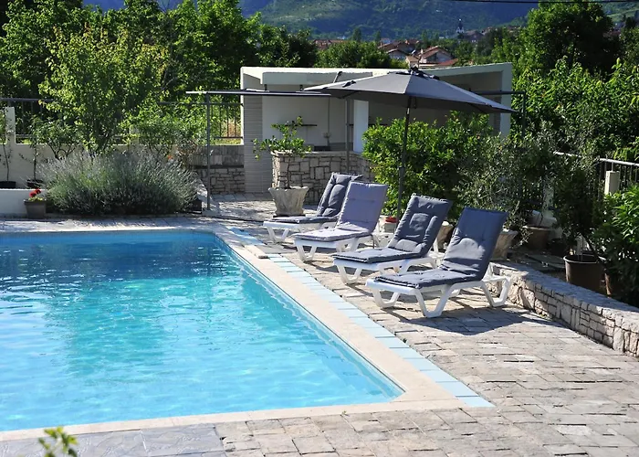 Pool House Maslina *