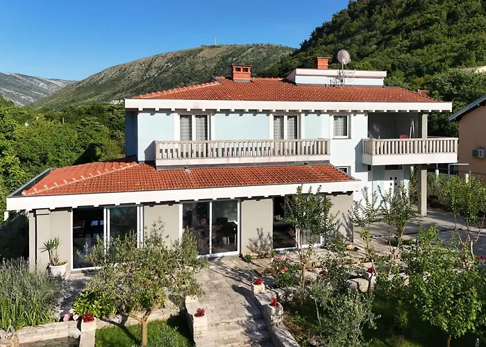 Apartment Pool House Maslina