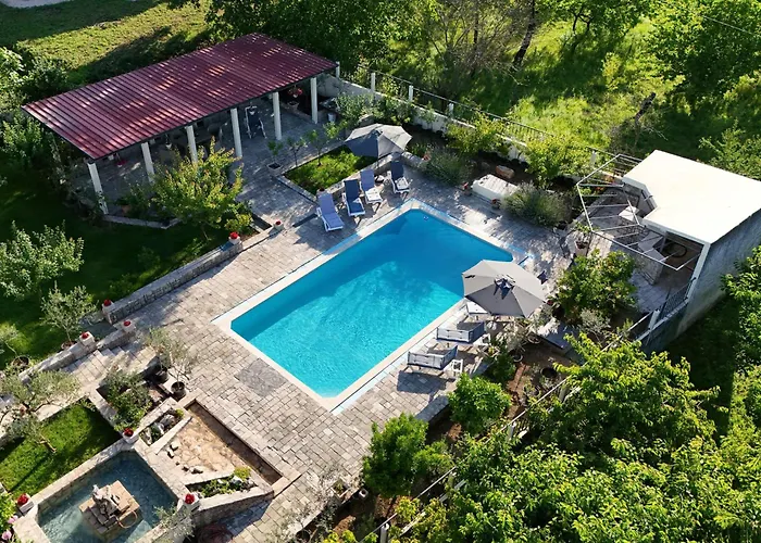 Pool House Maslina Apartment *